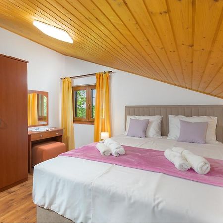 Villa Carla With Private Pool & Kids Playground - Pet Friendly Mutvoran Eksteriør bilde