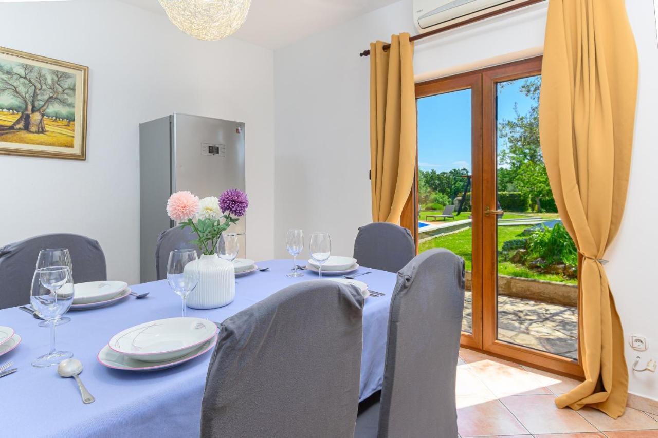 Villa Carla With Private Pool & Kids Playground - Pet Friendly Mutvoran Eksteriør bilde