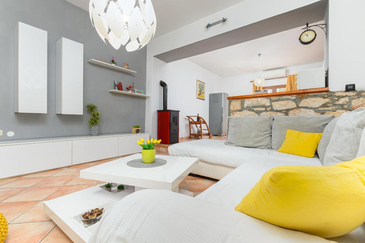 Villa Carla With Private Pool & Kids Playground - Pet Friendly Mutvoran Eksteriør bilde